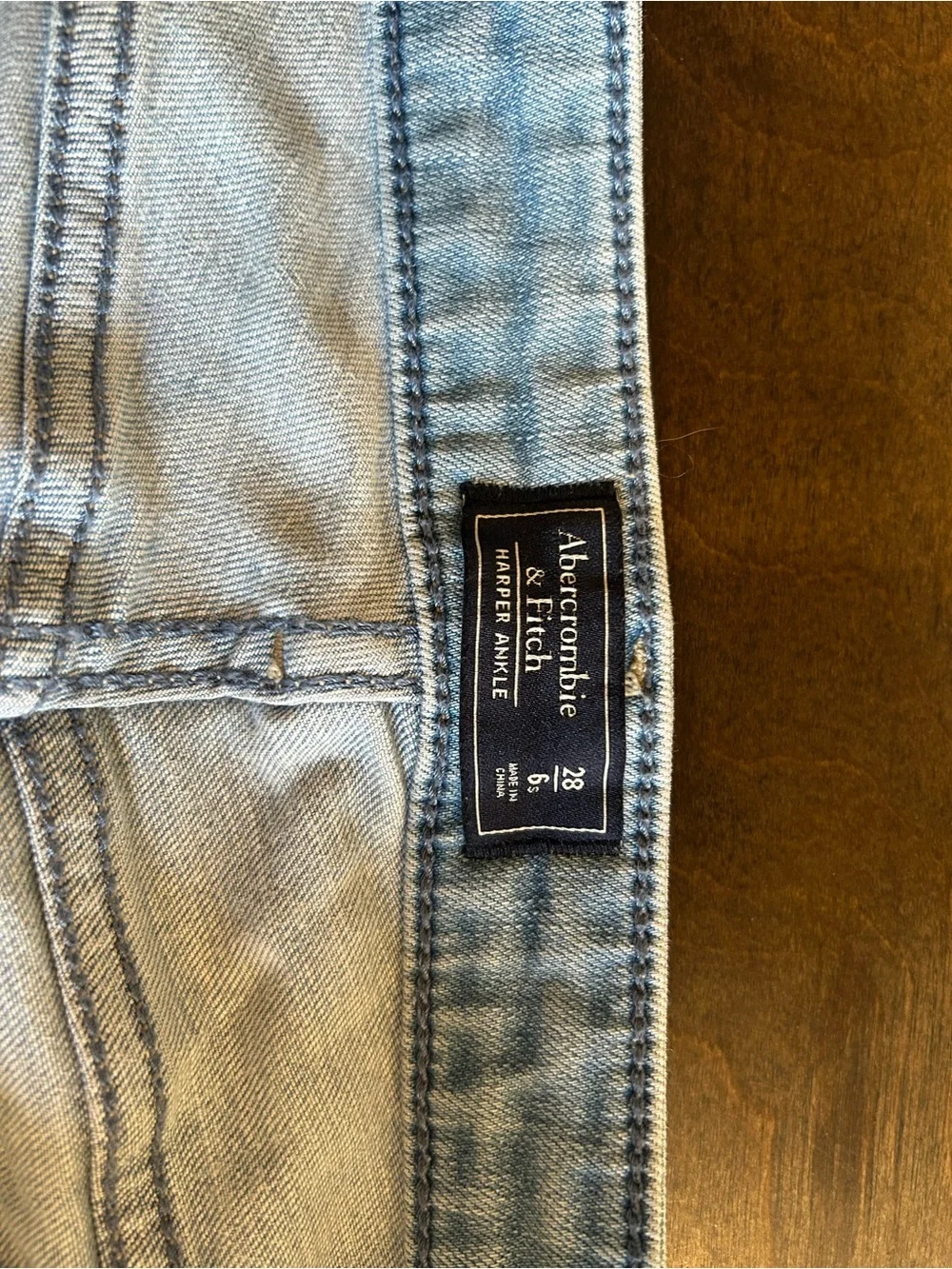Abercrombie Harper Ankle Sz 6 Short Light Wash Distressed Jeans with Frayed Hem